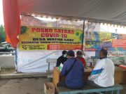 AKTIF SATGAS PERCEPATAN PENANGANAN DAN PENCEGAHAN PENYEBARAN CORONA VIRUS/ COVID 19 PERANGKAT DESA WANA SARI KETATKAN PENJAGAAN DI PINTU MASUK DESA