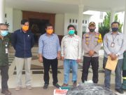 Bupati Tanjung Jabung Timur Dan Kapolres, Terima Bantuan Sembako Dari PT Petro China Ltd