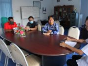 TIGA PIMPINAN DPRD KABUPATEN TANJUNG JABUNG TIMUR MONITORING PENYALURAN BANSOS TERKAIT COVID-19