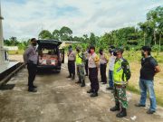 KAPOLSEK MUARA SABAK BARAT MELAKUKAN BHAKTI SOSIAL DI WILAYAH KECAMATAN MUARA SABAK BARAT