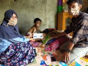 PEDULI SAKIT AIRIN, ADE ERMA SURYANI, ST BERIKAN PERHATIAN