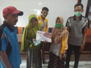 SEBANYAK 52 PENERIMA BANTUAN LANGSUNG TUNAI (BLT) SUMBER DANA DESA T.A. 202O KEMBALI DI SALURKAN KADES SINAR WAJO UNTUK TAHAP KE-II