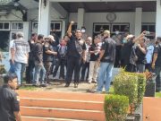 LMPP DEMO DI ESDM PROPINSI JAMBI TERKAIT STOCK FILE BATU BARA YANG BERADA DI WILAYAH KAWASAN CAGAR BUDAYA