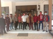 ADA APA? DINAS PUPR MENGHINDAR SAAT AKAN MEDIASI DENGAN WARTAWAN DAN LSM