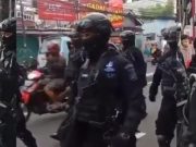 TIM PENYIDIK DATANGI RUMAH HABIB RIZIEQ, DIKAWAL PASUKAN BRIMOB