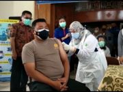 Loucing Perdana, Kapolres Tanjabtim Pertama Disuntik Vaksin