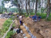 Proyek Pembangunan Drainase Dinas PUPR Tubaba, Diduga di Kerjakan Asal Jadi
