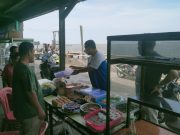 Bupati Romi Beli Takjil Untuk Dibagikan Ke Masjid dan Musolla Dikampung Laut