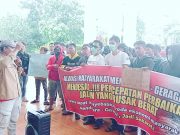 Warga Datangi Gedung DPRD Tanjab Timur, Tuntut Perbaikan Jalan Blok D Sampai Mendahara