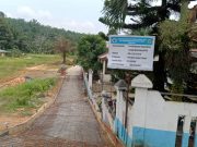 Tahap 1 Anggaran DD 2024 Desa Sungai Toman Bangun Jalan Rabat Beton