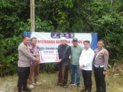 Usai Upacara Pengamanan Nataru, Kapolres Tanjab Timur Serahkan Bantuan Sumur Bor ke Ponpes Warisan Rasulullah