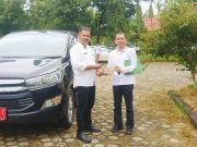 Pensiun Dini, Kadis PMD Kembalikan Mobil Dinas