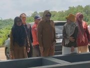 Bupati Dillah Hikmah Sari, ST Monev IPLT di Kelurahan Parit Culum l