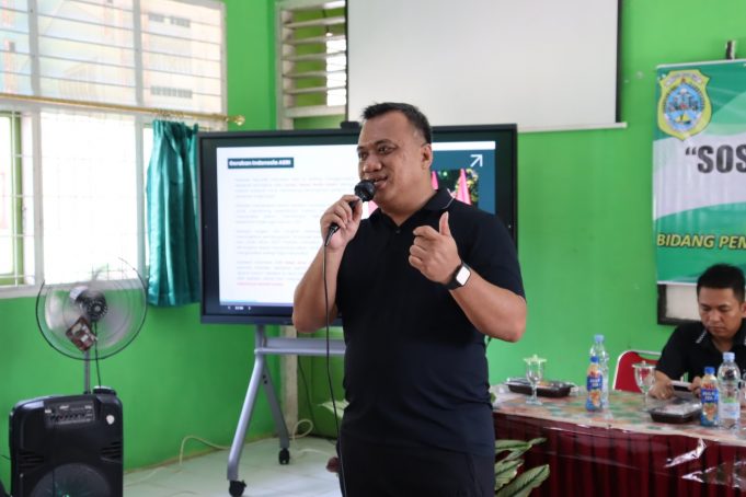 Giat Program Jaksa Mengajar, Kasi Intelijen Kunjungi SMPN 21 Tanjab Timur