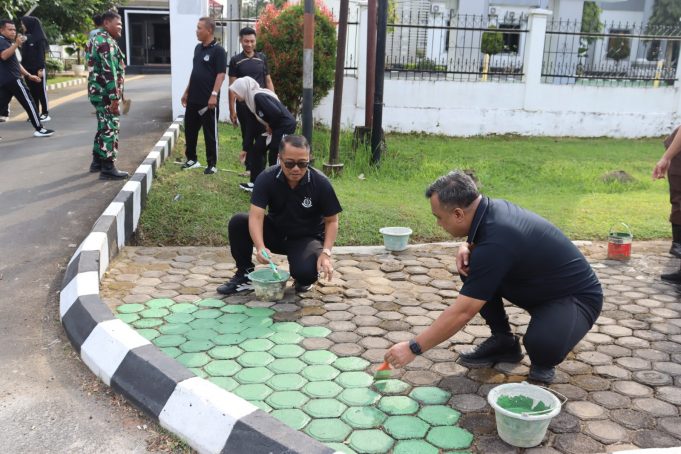Laksanakan Kegiatan Kurve Menuju Indonesia (ASRI) Selain Lingkungan, Pasilitas Umum Kejari Tanjab Timur Kurve SMPN 21