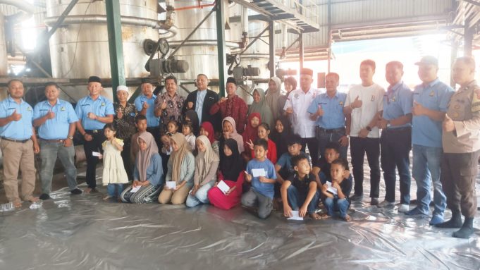 PT.Palma Gemilang Kencana(PGK)Pabrik Kelapa Sawit Berikan Santunan kepada Anak yatim Dalam Rangka HUT Yang ke-8 Tahun